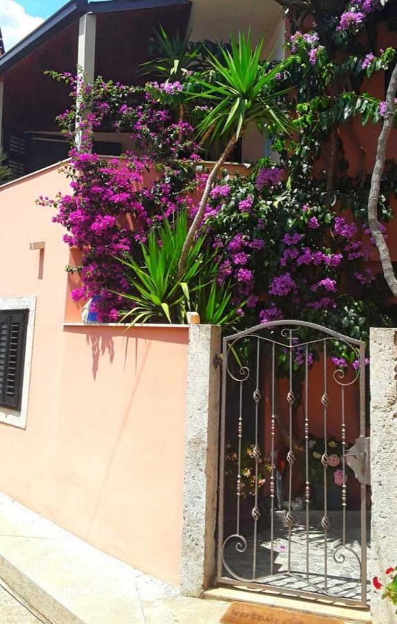 Bougainvillea--Apartment By The Sea ستون المظهر الخارجي الصورة