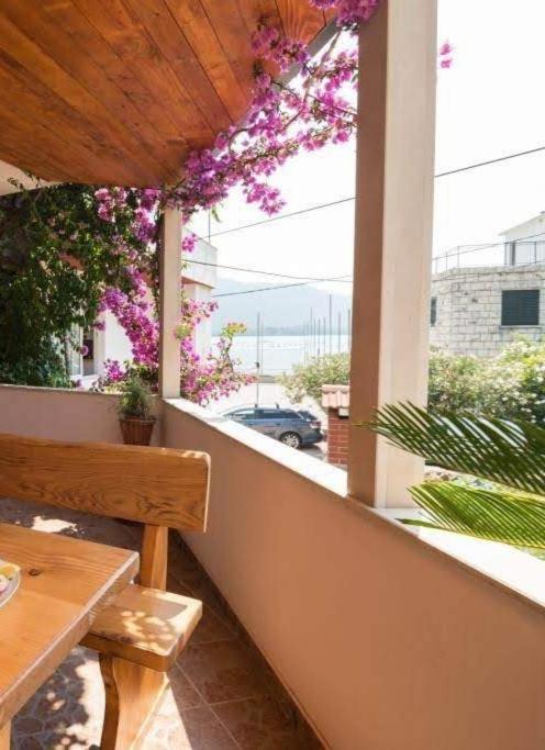 Bougainvillea--Apartment By The Sea ستون المظهر الخارجي الصورة